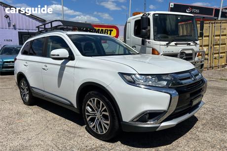 White 2016 Mitsubishi Outlander Wagon Ls (4X2)