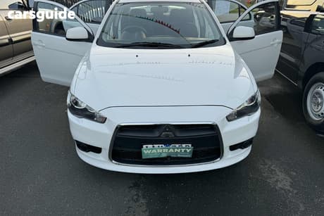 White 2013 Mitsubishi Lancer Sedan Es