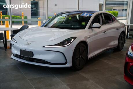 White 2025 MG Im5 Sedan Premium