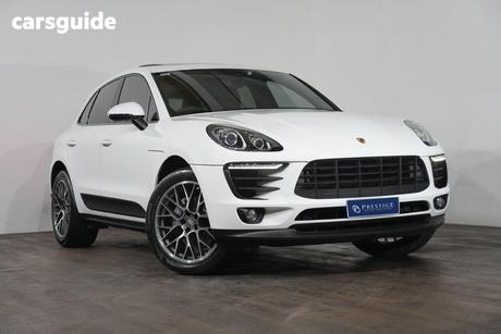White 2017 Porsche Macan Wagon
