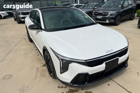 White 2025 Kia K4 Sedan Gt-Line