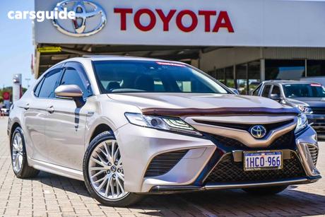 Beige 2020 Toyota Camry Sedan Sl