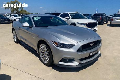 Silver 2017 Ford Mustang Coupe Fastback Gt 5.0 V8