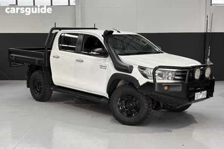 White 2017 Toyota Hilux Dual Cab Chassis Sr (4X4)