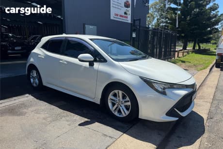 White 2018 Toyota Corolla Hatchback Ascent Sport