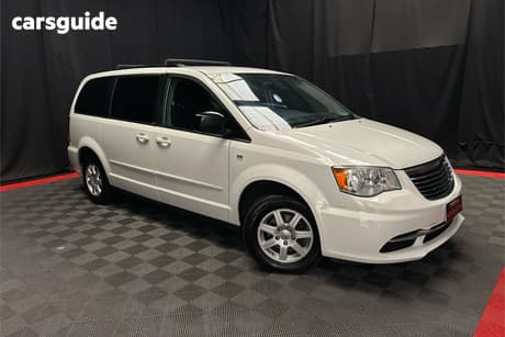 White 2013 Chrysler Grand Voyager Wagon Lx