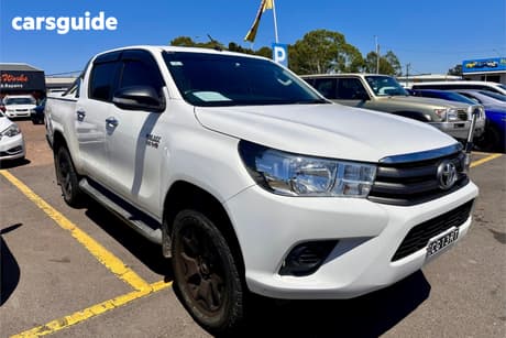 White 2016 Toyota Hilux Dual Cab Utility Sr (4X4)