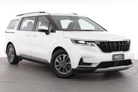 White 2023 Kia Carnival Wagon S