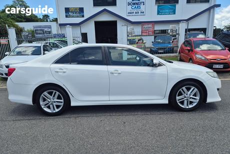 White 2013 Toyota Camry Sedan Atara R