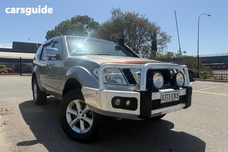 Gold 2011 Nissan Pathfinder Wagon St-L (4X4)