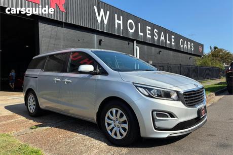 Silver 2018 Kia Carnival Wagon S