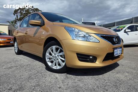 Gold 2014 Nissan Pulsar Hatchback St