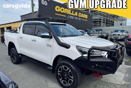 White 2023 Toyota Hilux Double Cab Chassis Sr5 (4X4)