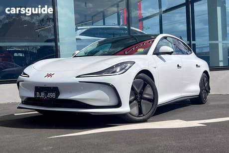 White 2025 MG Im5 Sedan Premium