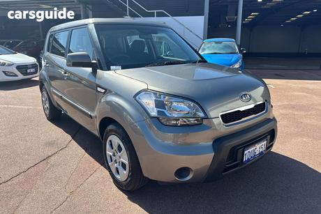 Grey 2010 Kia Soul Hatchback