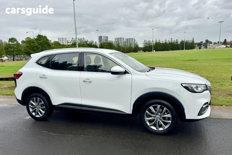 White 2022 MG HS SUV