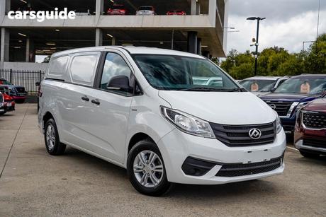 White 2023 Toyota HiAce Bus Commuter (12 Seats)