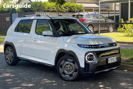 White 2025 Hyundai Inster Wagon Cross Srf 2Wd (49Kwh)