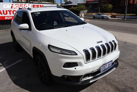 White 2015 Jeep Cherokee Wagon Limited (4X4)