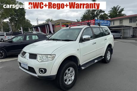 White 2011 Mitsubishi Pajero SUV SPORT