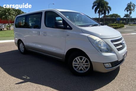 White 2016 Hyundai Imax Wagon