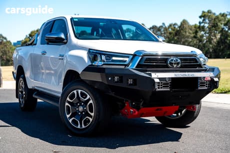 White 2022 Toyota Hilux X Cab Pickup Sr5 (4X4)