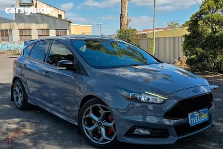 Grey 2018 Ford Focus Hatchback St2