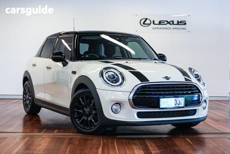 White 2018 Mini Cooper Hatchback 5D Hatch
