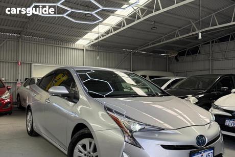 Silver 2017 Toyota Prius Hatchback Hybrid
