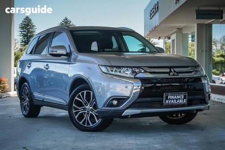 Silver 2016 Mitsubishi Outlander Wagon Exceed (4X4)