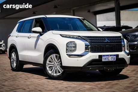 White 2023 Mitsubishi Outlander Wagon Es 7 Seat (2Wd)