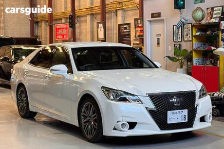 White 2014 Toyota Crown Sedan
