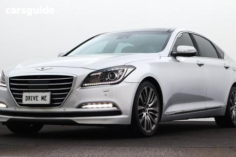 Silver 2015 Hyundai Genesis Sedan (Ultimate Pack)