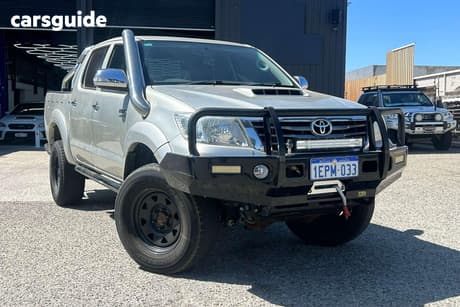 Gold 2014 Toyota Hilux Dual Cab Pick-up Sr5 (4X4)