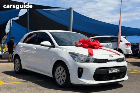 White 2017 Kia RIO Hatchback S