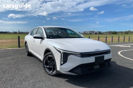 White 2024 Kia K4 Sedan Sport+