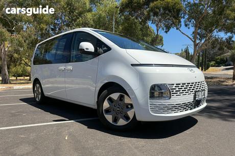 White 2025 Hyundai Staria Wagon Highlander