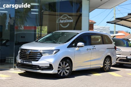 Silver 2021 Honda Odyssey Wagon Vil7