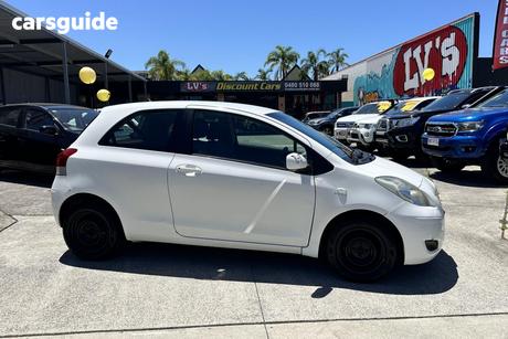 White 2010 Toyota Yaris Hatchback Yr