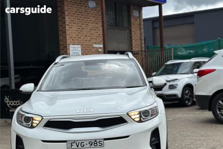 White 2022 Kia Stonic Wagon S