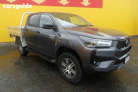 Silver 2025 Toyota Hilux Double Cab Chassis Sr5 48V + Prem. Interior (4X4)