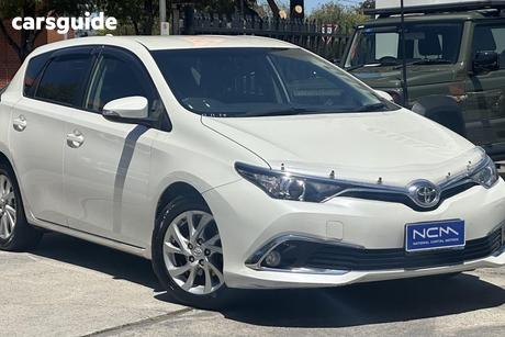 White 2016 Toyota Corolla Hatchback Ascent Sport