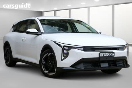 White 2025 Kia K4 Hatchback Sport