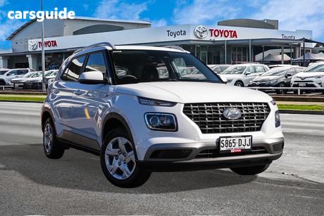 White 2019 Hyundai Venue Wagon Go