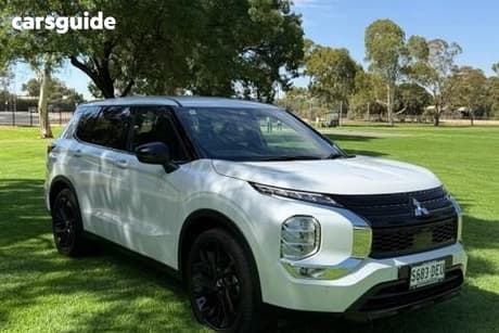 White 2024 Mitsubishi Outlander Wagon Black Edition 7 Seat (2Wd)