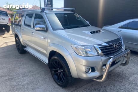 Silver 2013 Toyota Hilux Dual Cab Pick-up Sr5 (4X4)