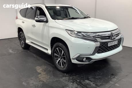 White 2016 Mitsubishi Pajero Sport Wagon Exceed (4X4) 7 Seat