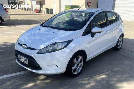 White 2010 Ford Fiesta Hatchback Lx