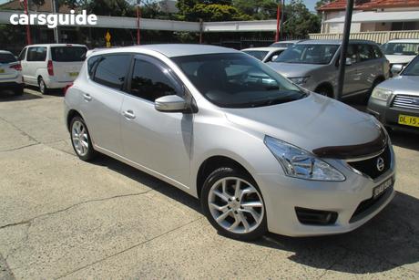 Silver 2015 Nissan Pulsar Hatchback St-S