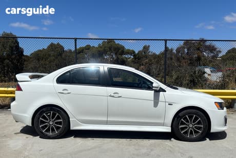 White 2015 Mitsubishi Lancer Sedan Es Sport